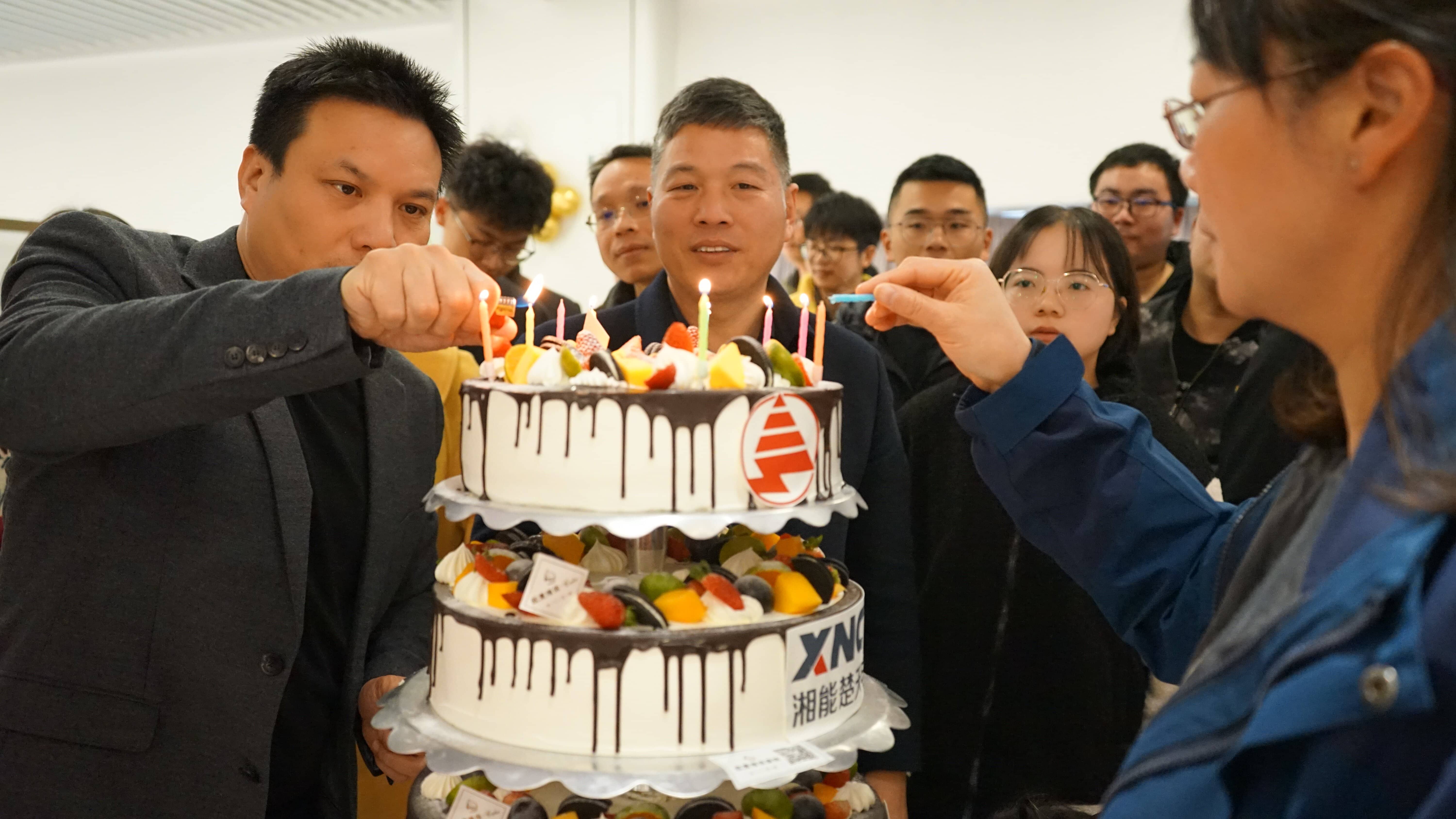 湘能楚天-2021第四季度員工生日會切蛋糕環節